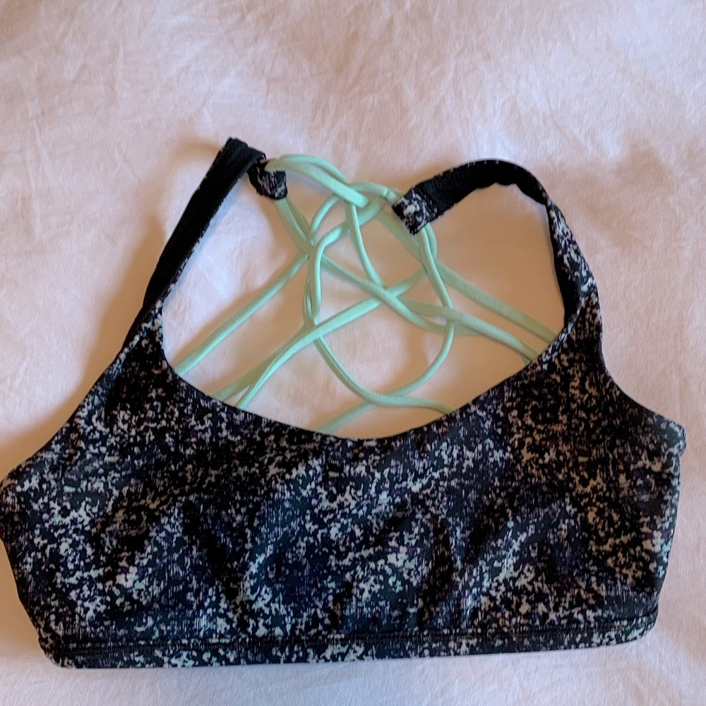 Lululemon sports bra